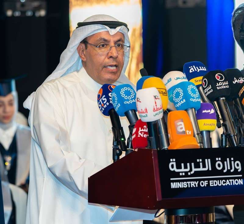 الدكتور حمد العدواني لفائقي الثانوية: أنتم الثروة الحقيقية